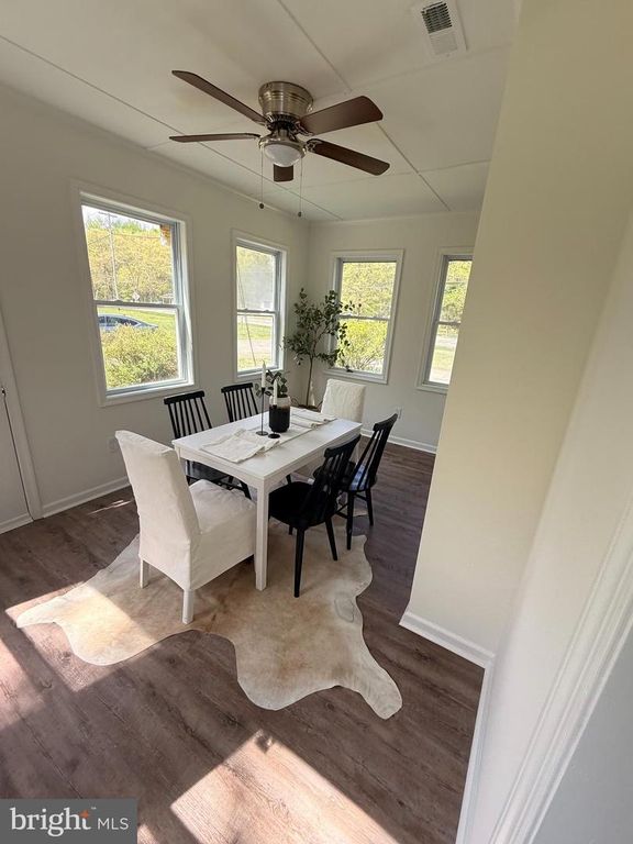 Image 5 of property listing at 5839 SHADY SIDE RD, Churchton, MD 20733