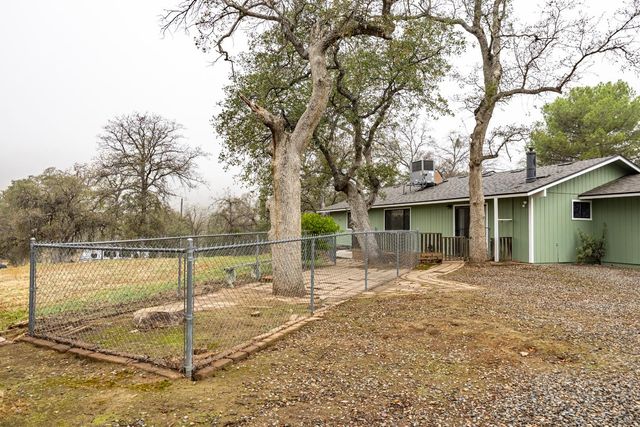 42058 Wild Stallion Court, Coarsegold, CA 93614