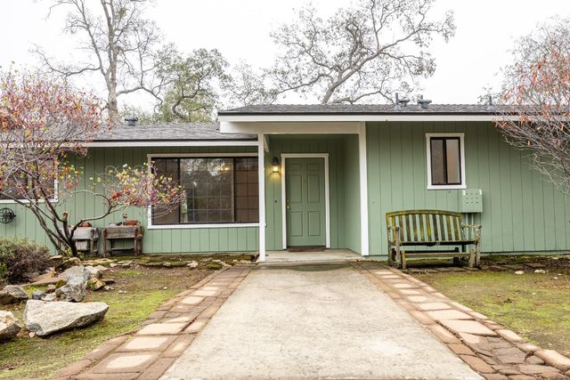 42058 Wild Stallion Court, Coarsegold, CA 93614