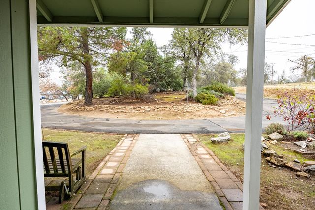 42058 Wild Stallion Court, Coarsegold, CA 93614