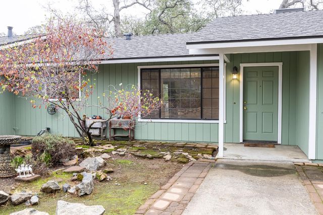 42058 Wild Stallion Court, Coarsegold, CA 93614