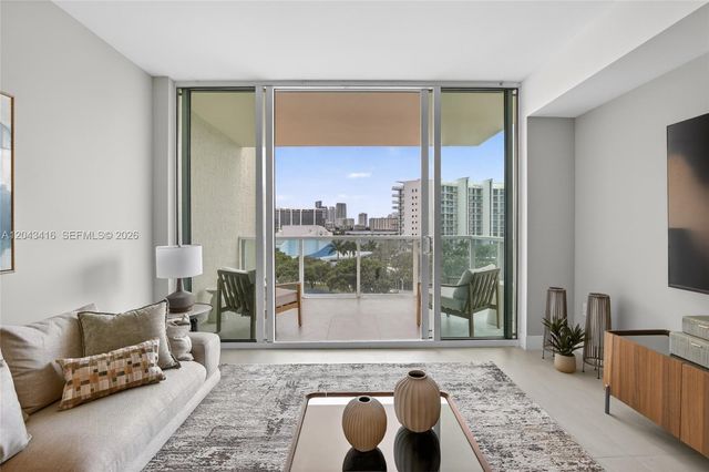 3330 NE 190th Street 718, Aventura, FL 33180