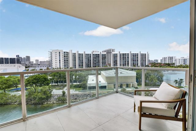 3330 NE 190th Street 718, Aventura, FL 33180