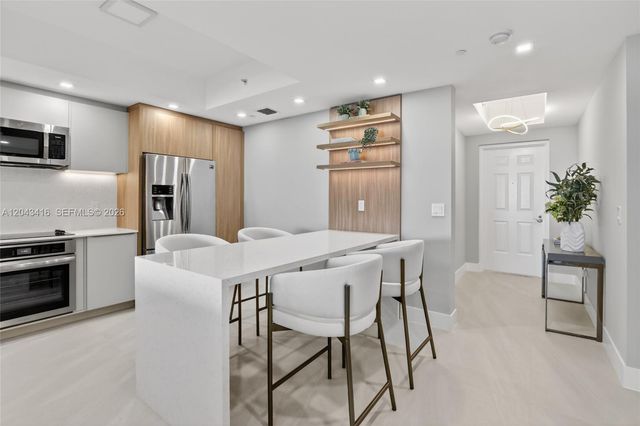 3330 NE 190th Street 718, Aventura, FL 33180