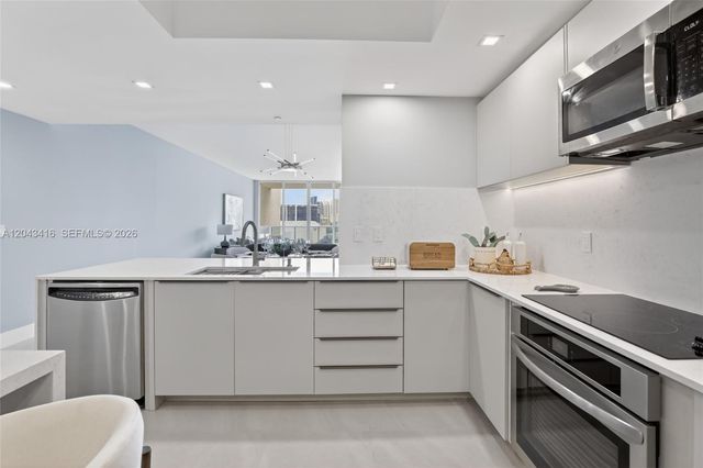 3330 NE 190th Street 718, Aventura, FL 33180