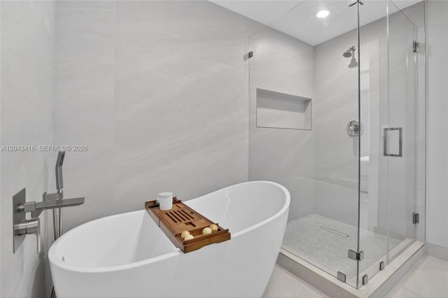 3330 NE 190th Street 718, Aventura, FL 33180