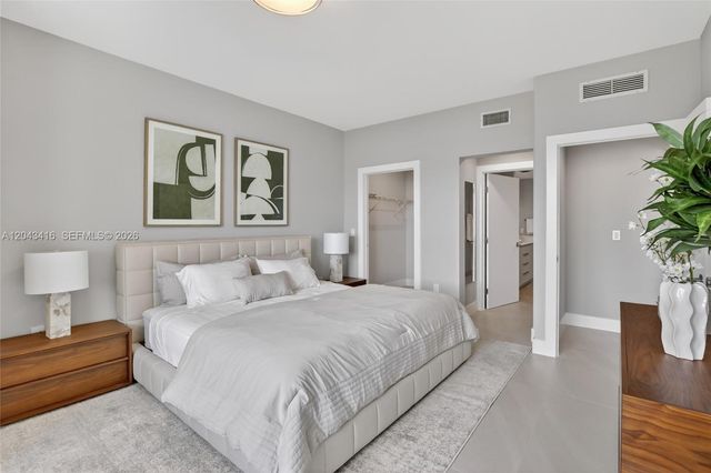 3330 NE 190th Street 718, Aventura, FL 33180