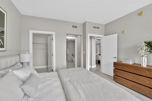 3330 NE 190th Street 718, Aventura, FL 33180