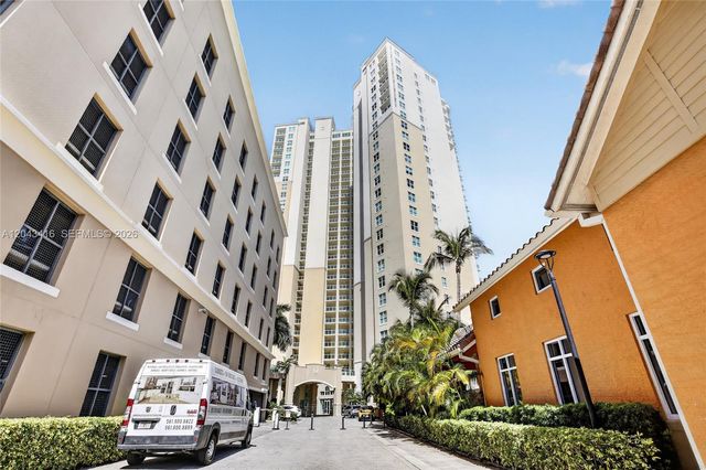 3330 NE 190th Street 718, Aventura, FL 33180