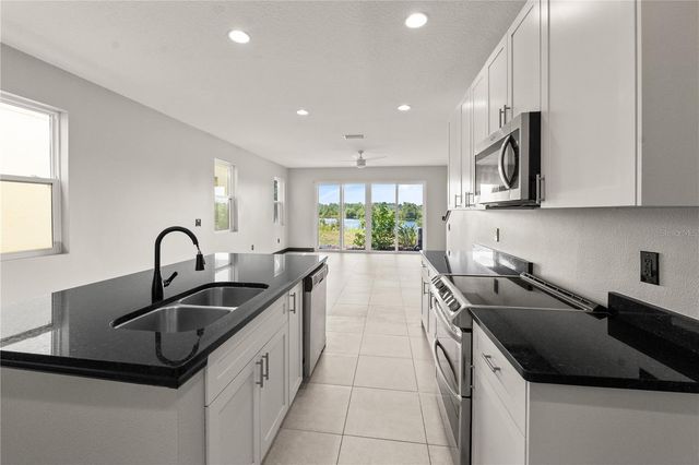 486 LAKE SHORE PARKWAY, Davenport, FL 33896