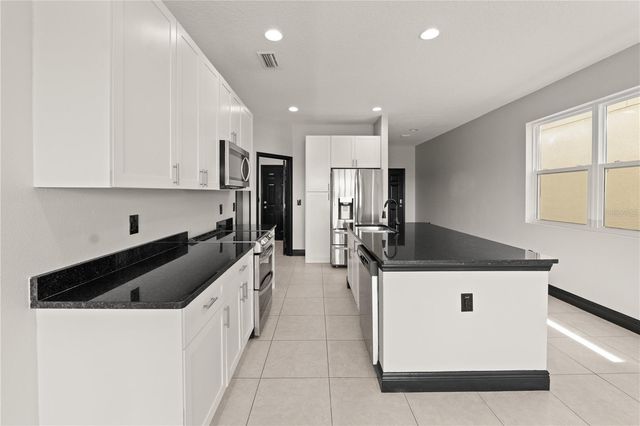 486 LAKE SHORE PARKWAY, Davenport, FL 33896