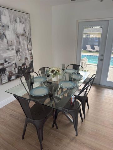 560 NE 161st St, Miami, FL 33162