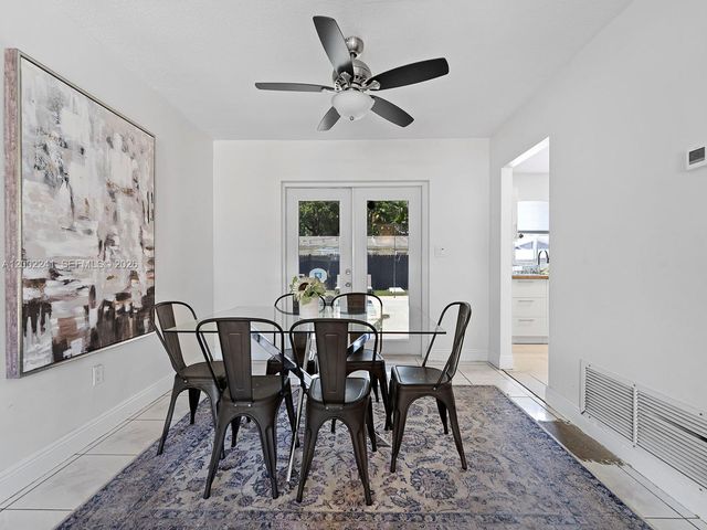 560 NE 161st St, Miami, FL 33162