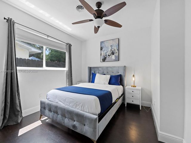 560 NE 161st St, Miami, FL 33162