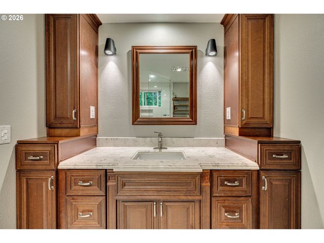 136 CHARLESTON Dr, Kalama, WA 98625