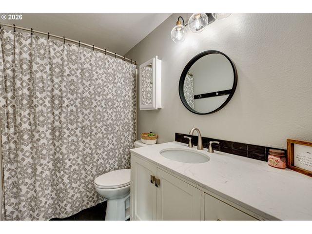 136 CHARLESTON Dr, Kalama, WA 98625