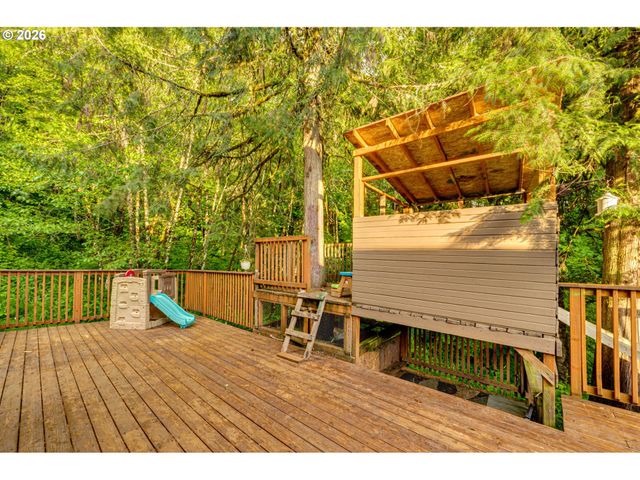 136 CHARLESTON Dr, Kalama, WA 98625