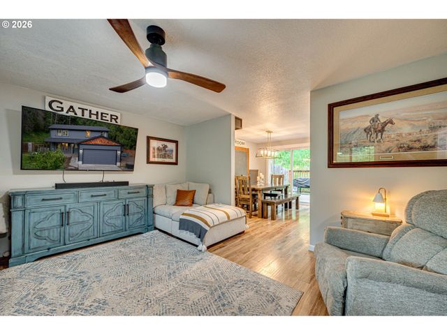 136 CHARLESTON Dr, Kalama, WA 98625