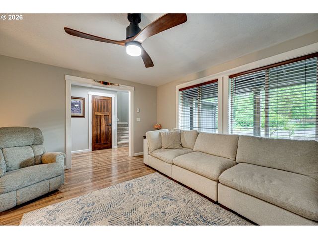 136 CHARLESTON Dr, Kalama, WA 98625