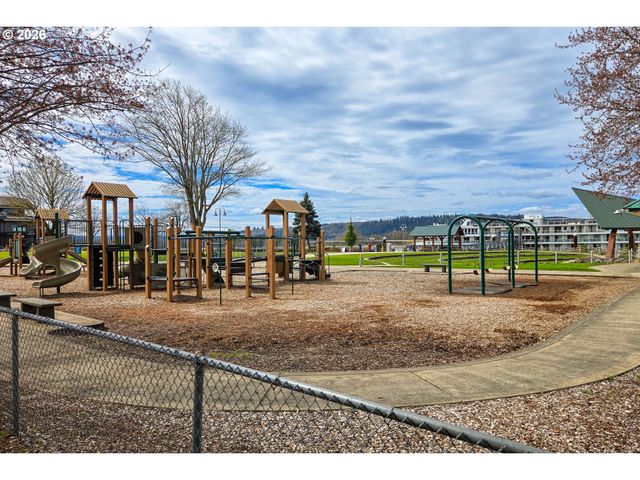 136 CHARLESTON Dr, Kalama, WA 98625