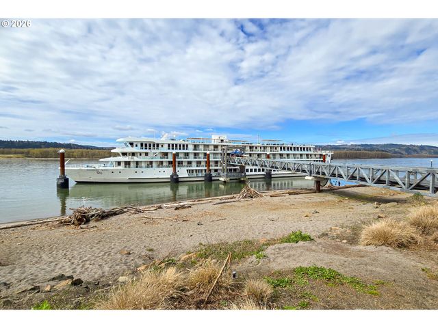 136 CHARLESTON Dr, Kalama, WA 98625
