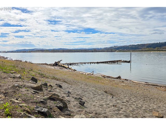 136 CHARLESTON Dr, Kalama, WA 98625