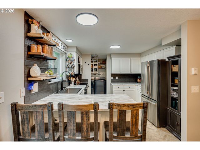 136 CHARLESTON Dr, Kalama, WA 98625