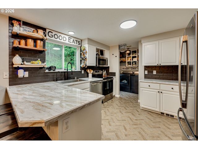 136 CHARLESTON Dr, Kalama, WA 98625