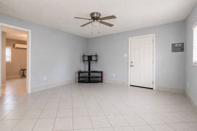 607 Brooks Avenue, Dallas, TX 75208