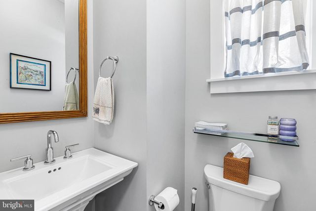 231 N ESSEX AVE, Narberth, PA 19072