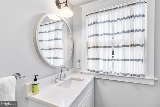 231 N ESSEX AVE, Narberth, PA 19072