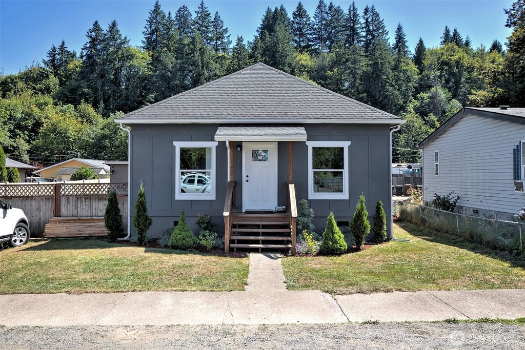 1011 W Cota Street, Shelton, WA 98584