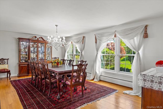 24 Cricket Lane, Great Neck, NY 11024