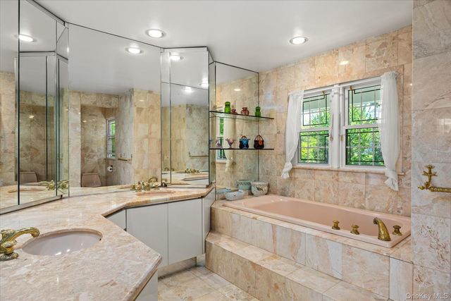 24 Cricket Lane, Great Neck, NY 11024