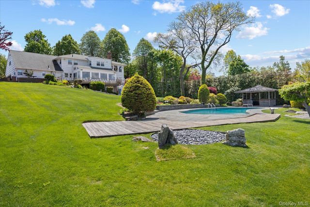 24 Cricket Lane, Great Neck, NY 11024