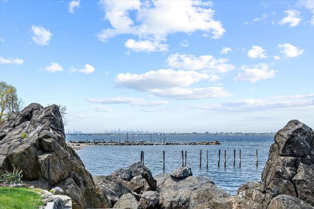 24 Cricket Lane, Great Neck, NY 11024