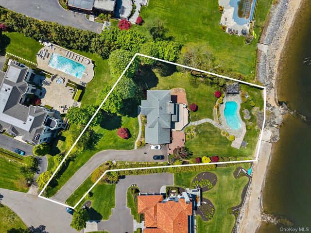 24 Cricket Lane, Great Neck, NY 11024