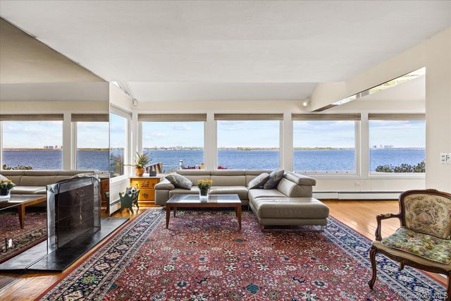 24 Cricket Lane, Great Neck, NY 11024