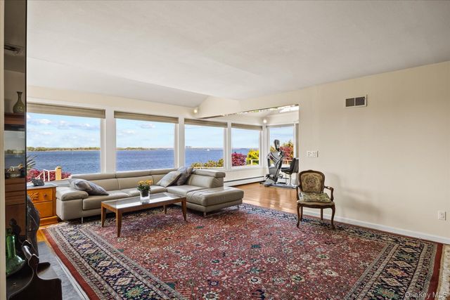 24 Cricket Lane, Great Neck, NY 11024