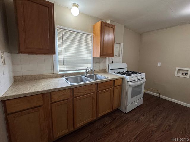 36227 Vinewood Street, Romulus, MI 48174