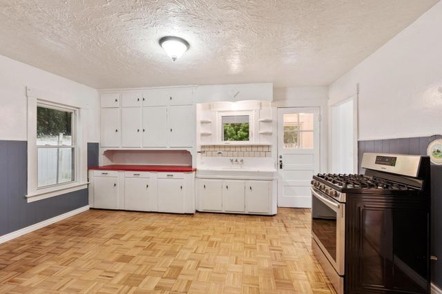 14 Rockdale Ave, Fitchburg, MA 01420