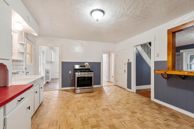 14 Rockdale Ave, Fitchburg, MA 01420