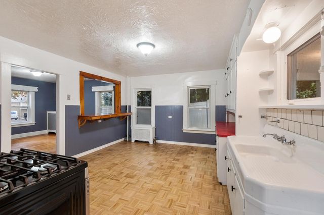 14 Rockdale Ave, Fitchburg, MA 01420