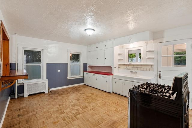 14 Rockdale Ave, Fitchburg, MA 01420