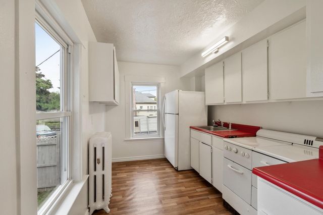 14 Rockdale Ave, Fitchburg, MA 01420