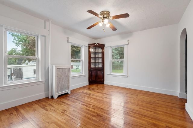 14 Rockdale Ave, Fitchburg, MA 01420