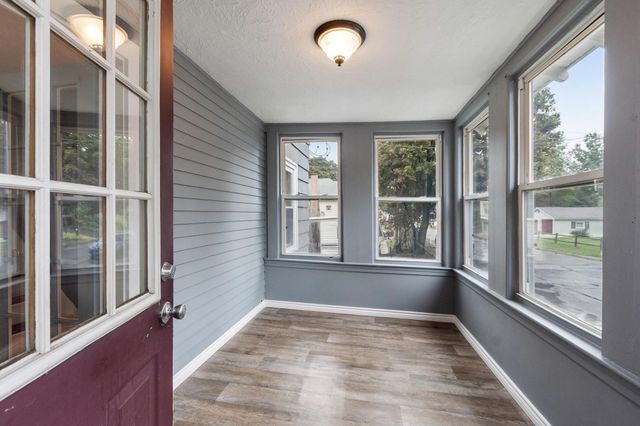 14 Rockdale Ave, Fitchburg, MA 01420