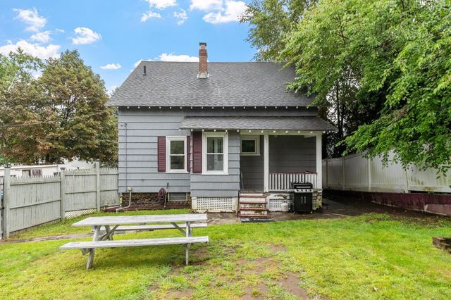 14 Rockdale Ave, Fitchburg, MA 01420