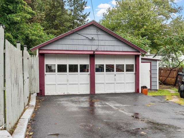 14 Rockdale Ave, Fitchburg, MA 01420