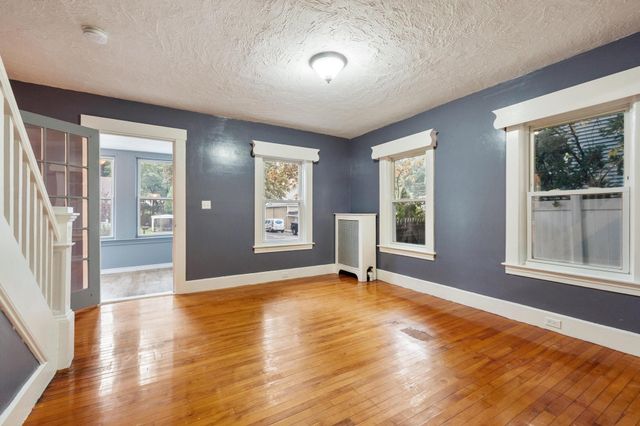14 Rockdale Ave, Fitchburg, MA 01420